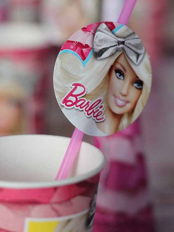theme barbie anniversaire fille decoration rose personnalisee